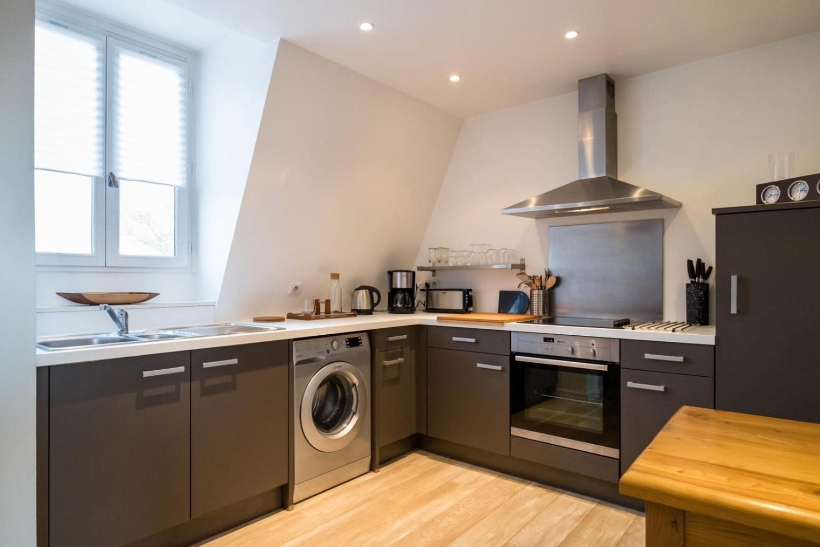 2 Bedroom In The Heart Of The Old Town Apartment