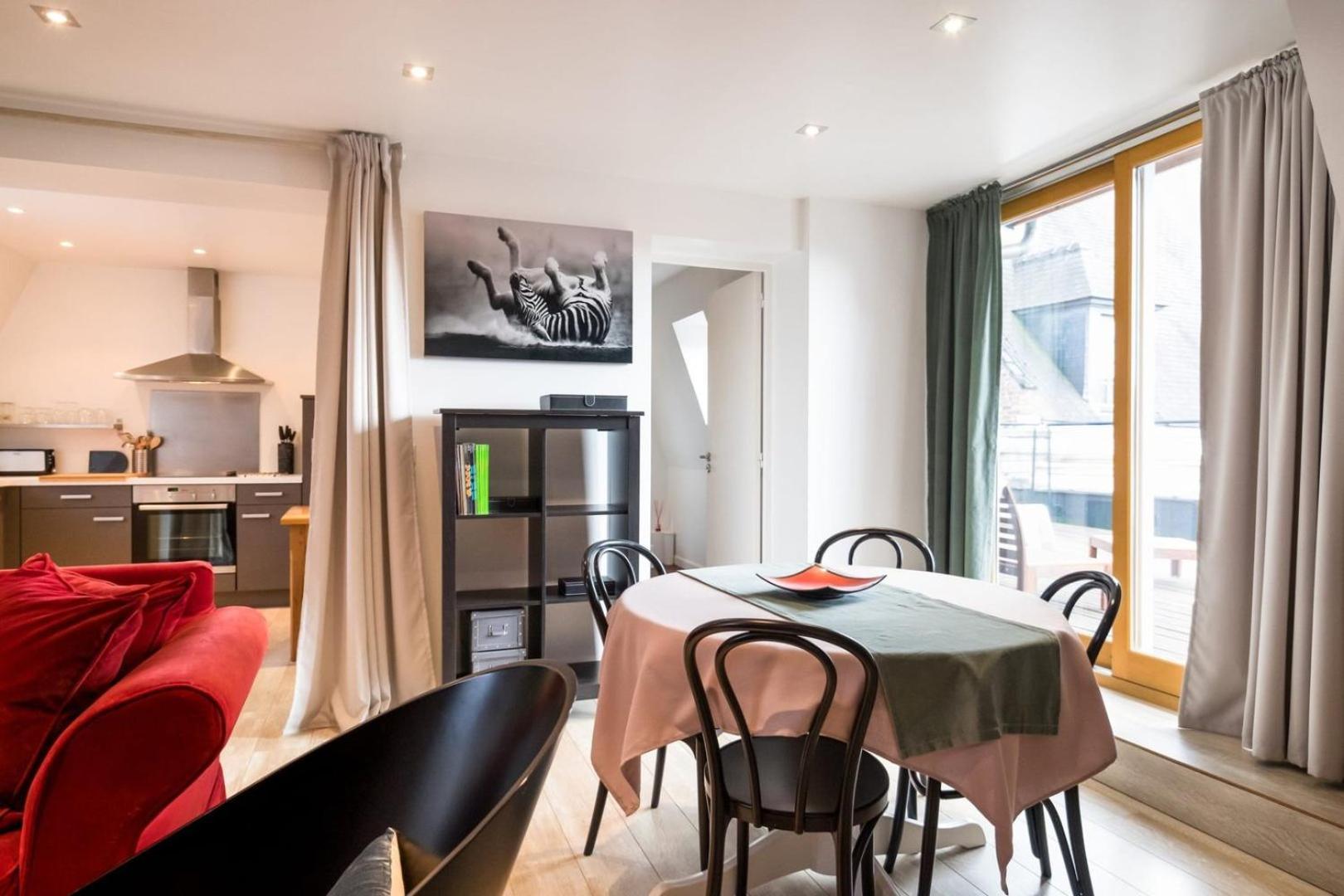 2 Bedroom In The Heart Of The Old Town Apartment Lille